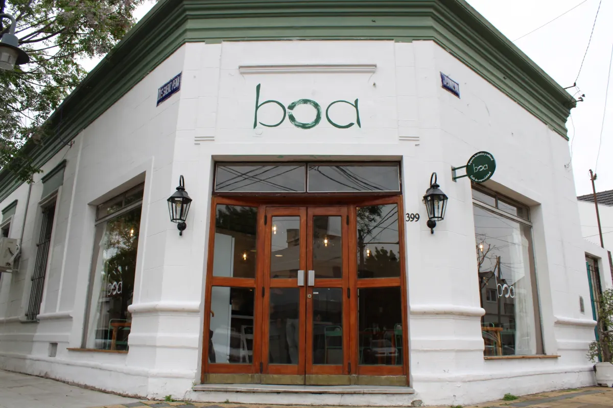 Gente compartiendo en BOA